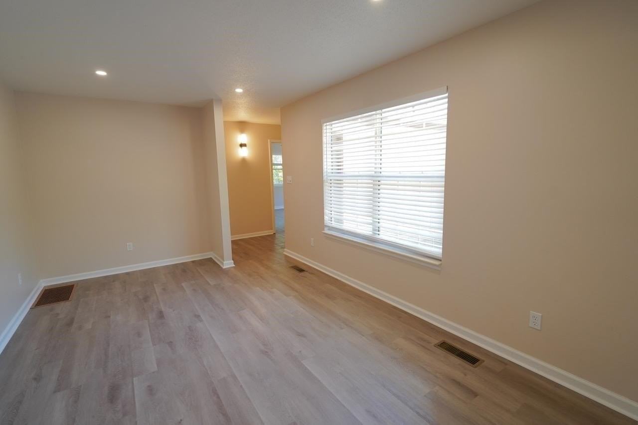 1545 Pineview Dr - Photo 6 of 35