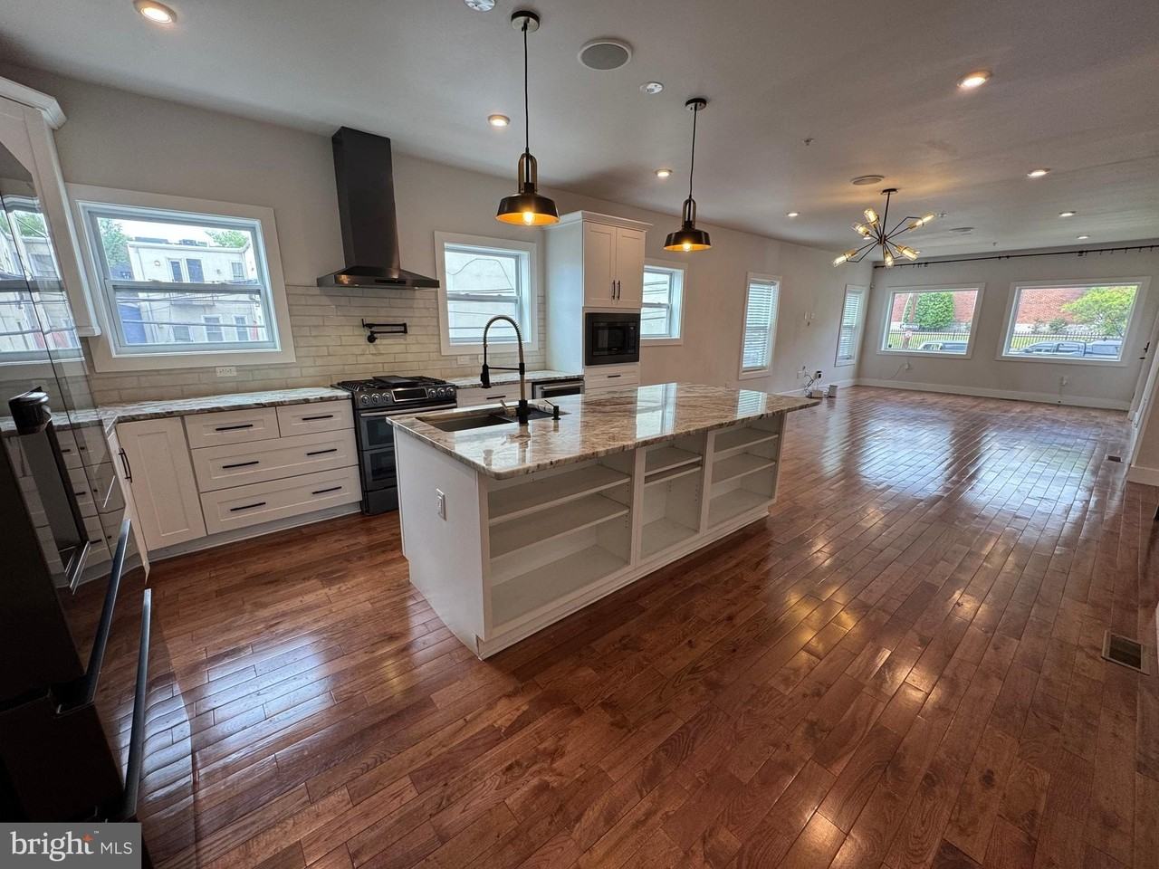 930 Madison St Nw #1 - Photo 4 of 45