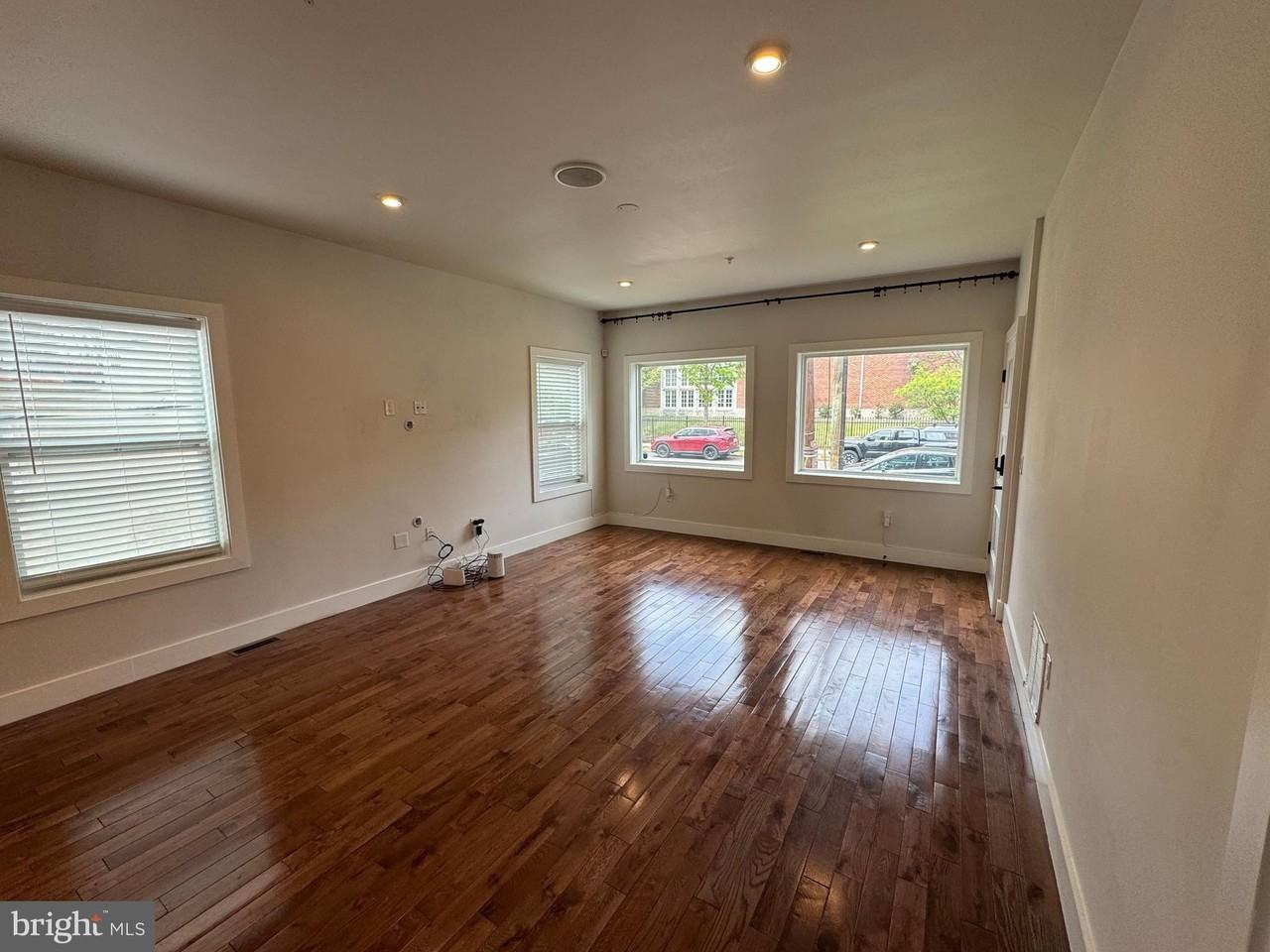 930 Madison St Nw #1 - Photo 7 of 45