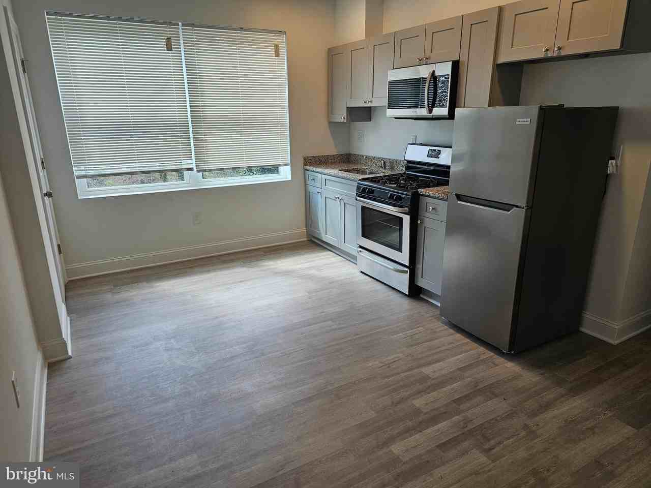 3929 4th St Se #4 - Photo 3 of 13
