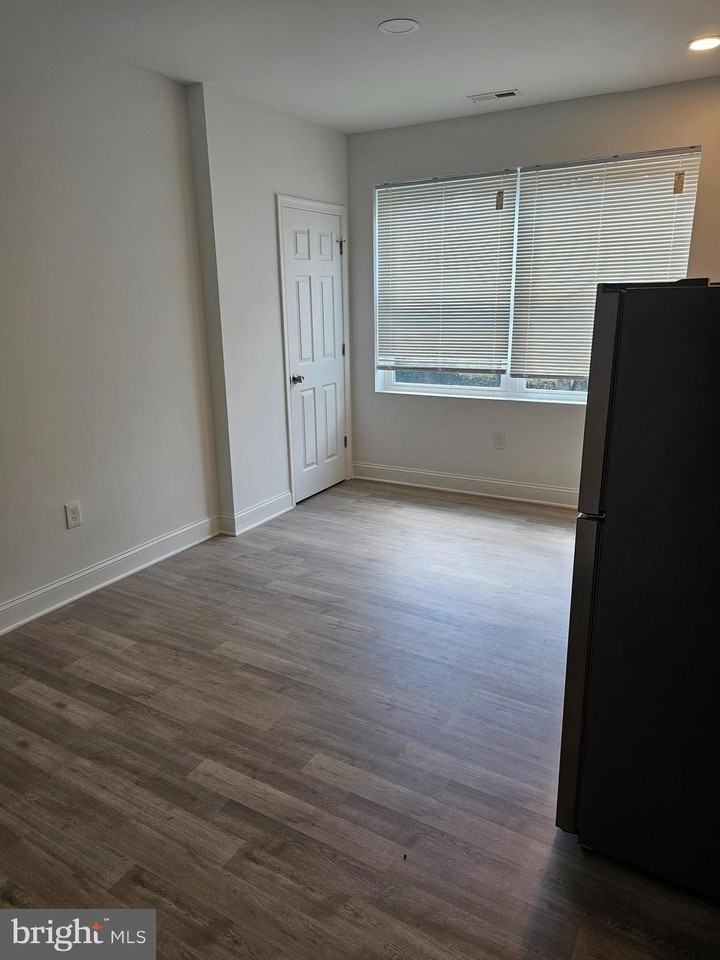 3929 4th St Se #4 - Photo 4 of 13