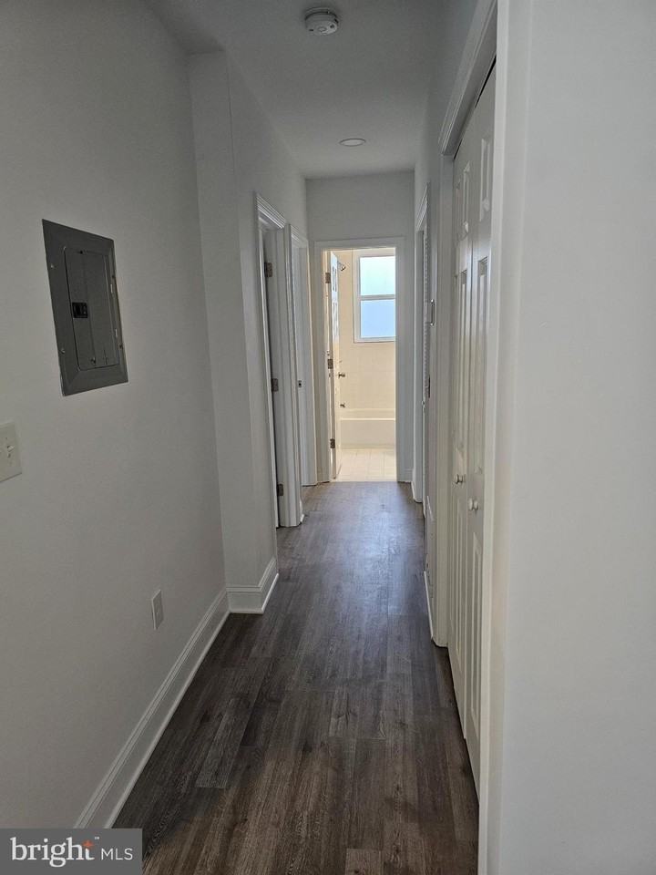 3929 4th St Se #4 - Photo 5 of 13