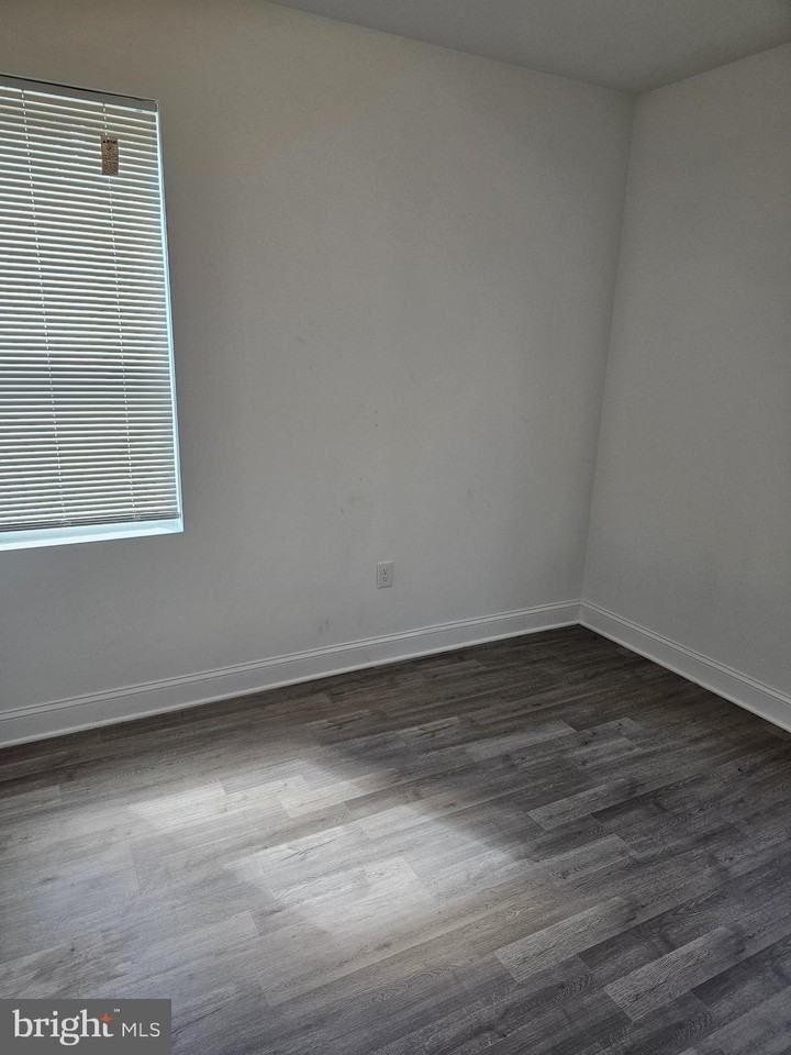 3929 4th St Se #4 - Photo 6 of 13