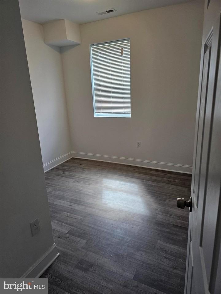 3929 4th St Se #4 - Photo 7 of 13
