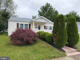 featured image of 10 Burton Ave