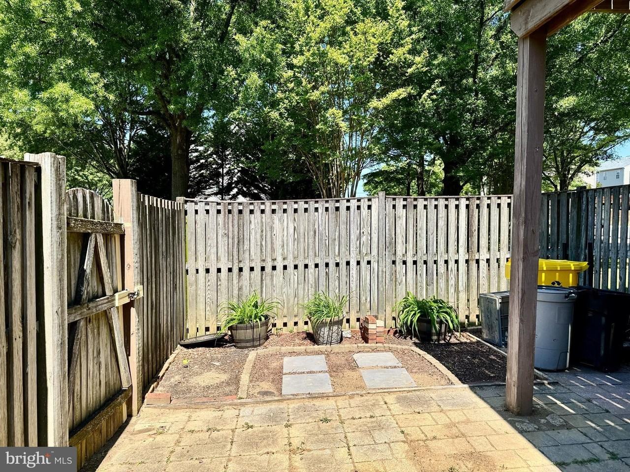 1003 Simsbury Ct - Photo 2 of 31