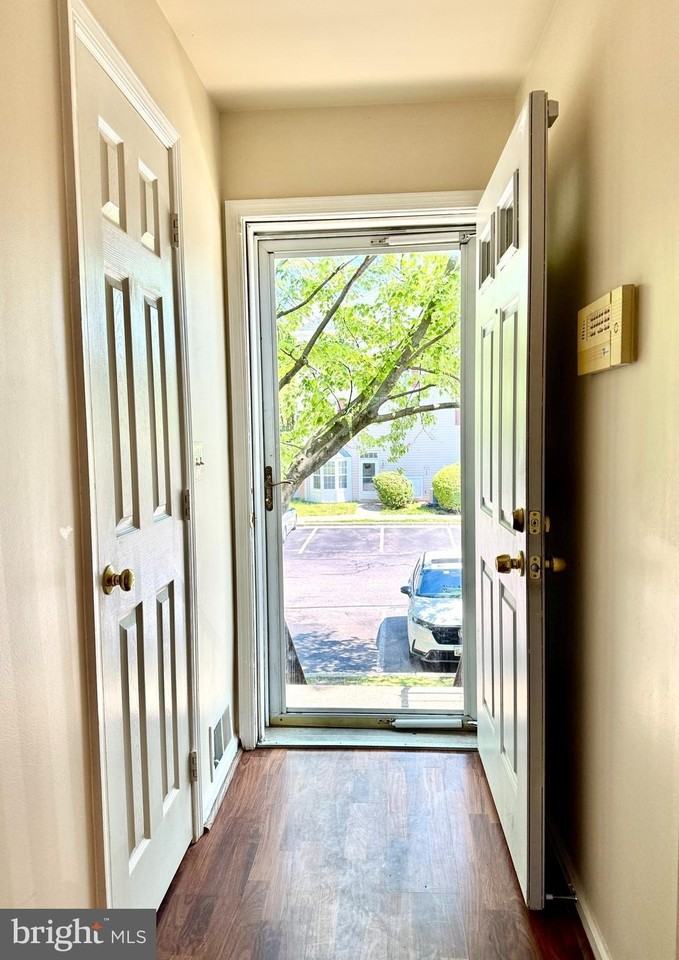 1003 Simsbury Ct - Photo 3 of 31