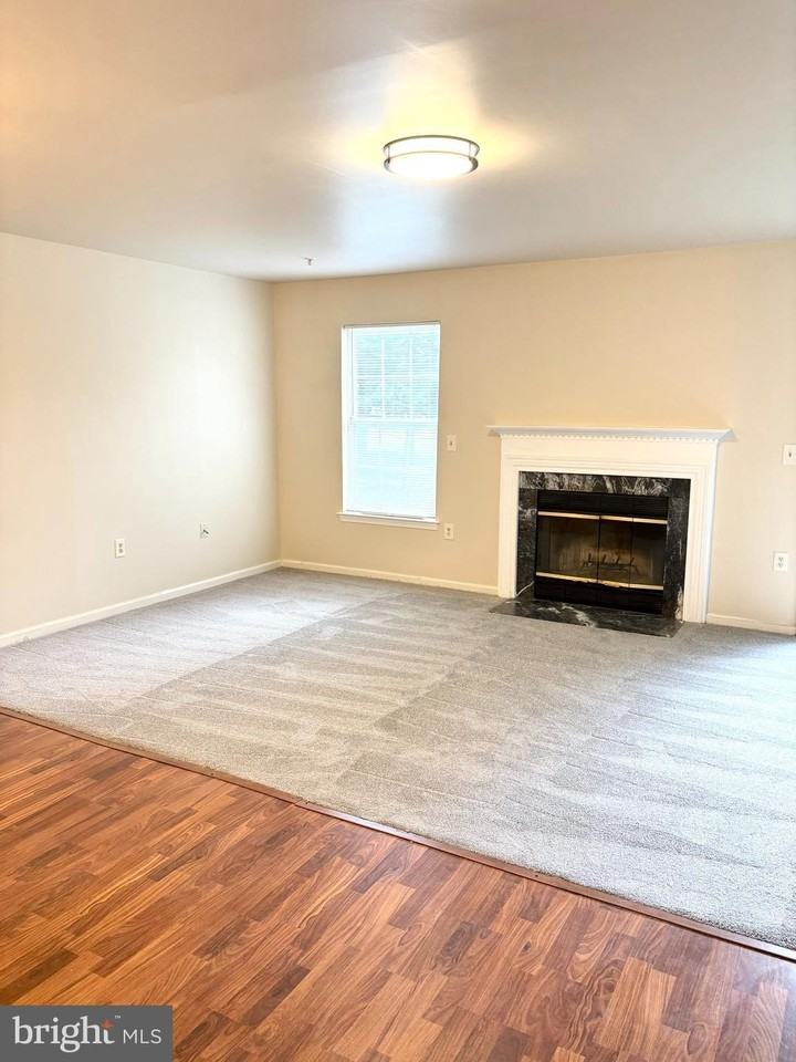 1003 Simsbury Ct - Photo 5 of 31