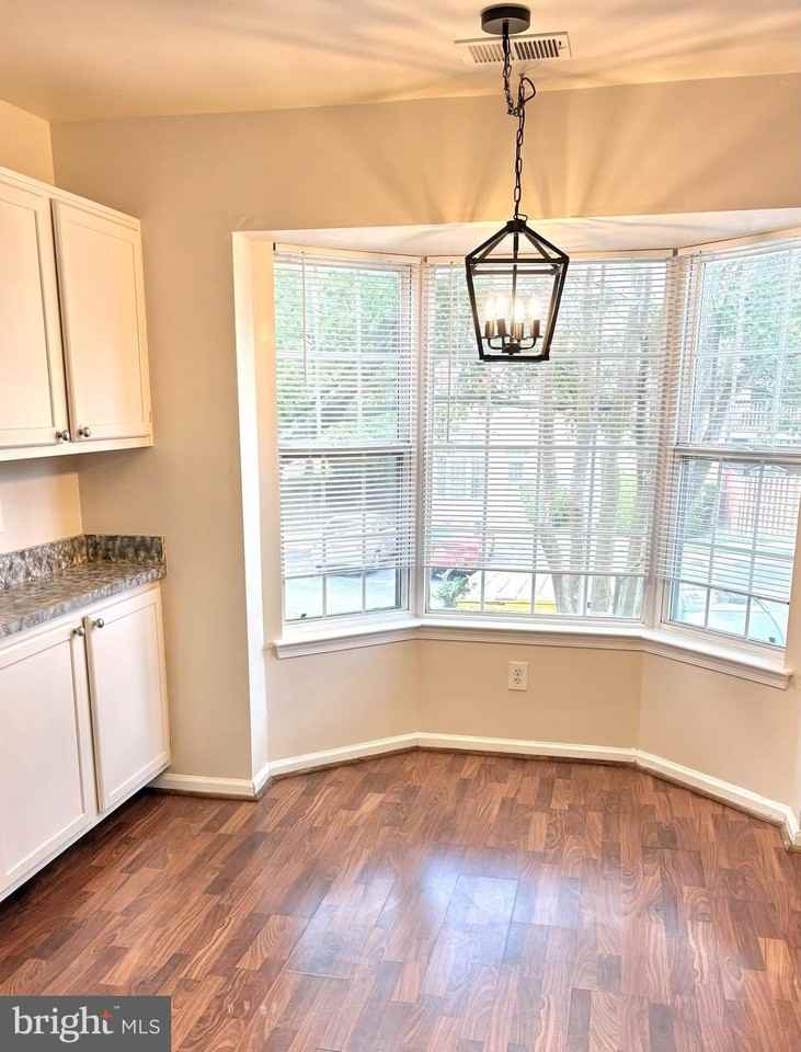 1003 Simsbury Ct - Photo 6 of 31