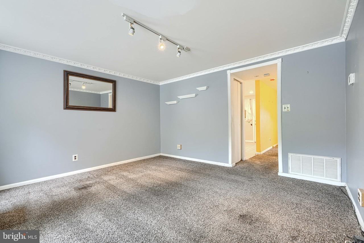 1205 Ashland Ave - Photo 7 of 23