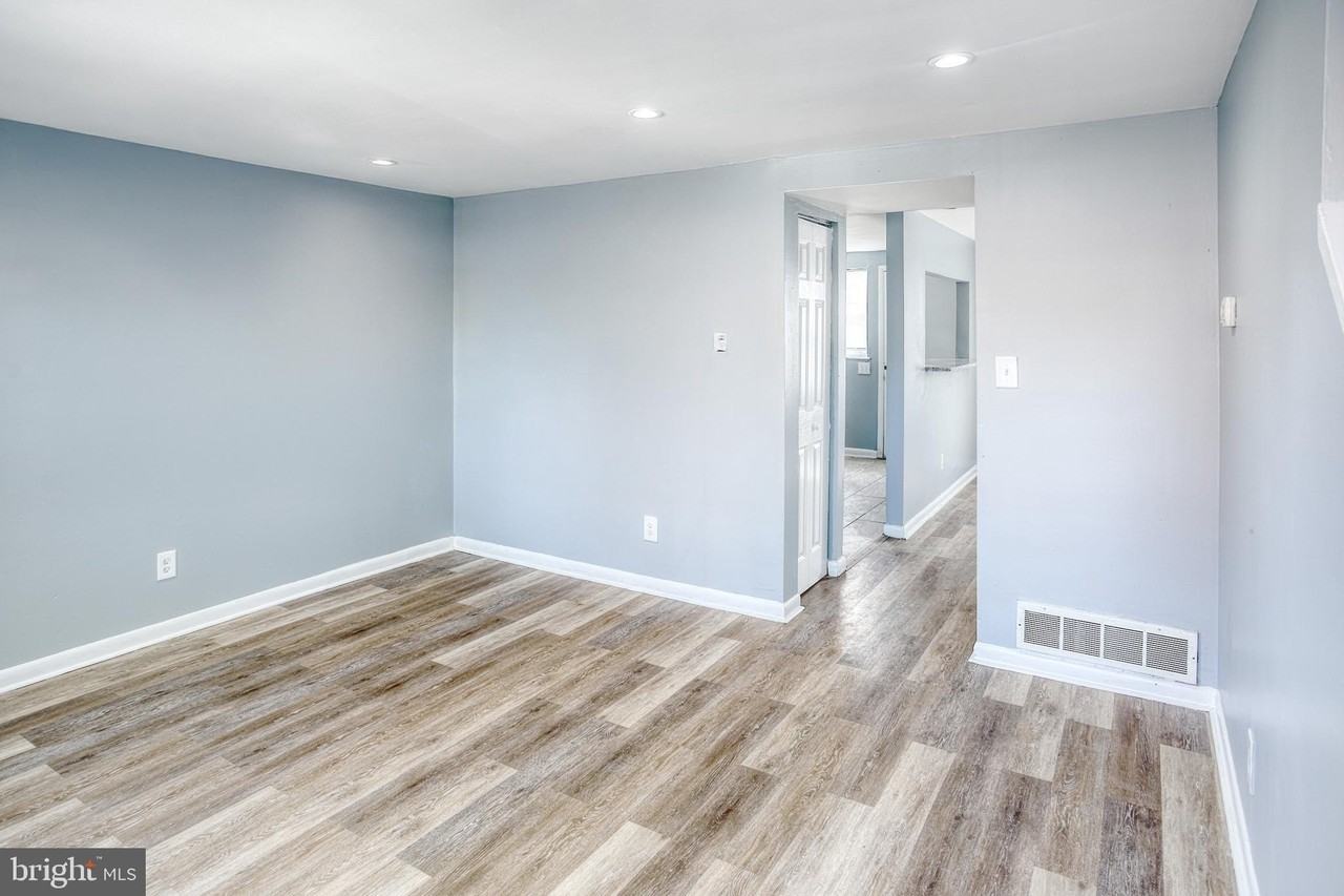 819 Aisquith St - Photo 4 of 26
