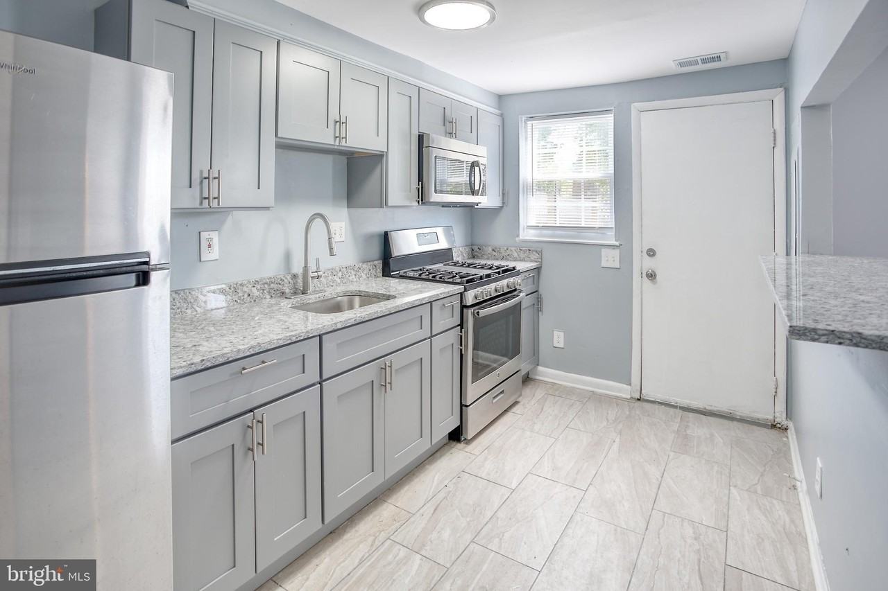 819 Aisquith St - Photo 6 of 26
