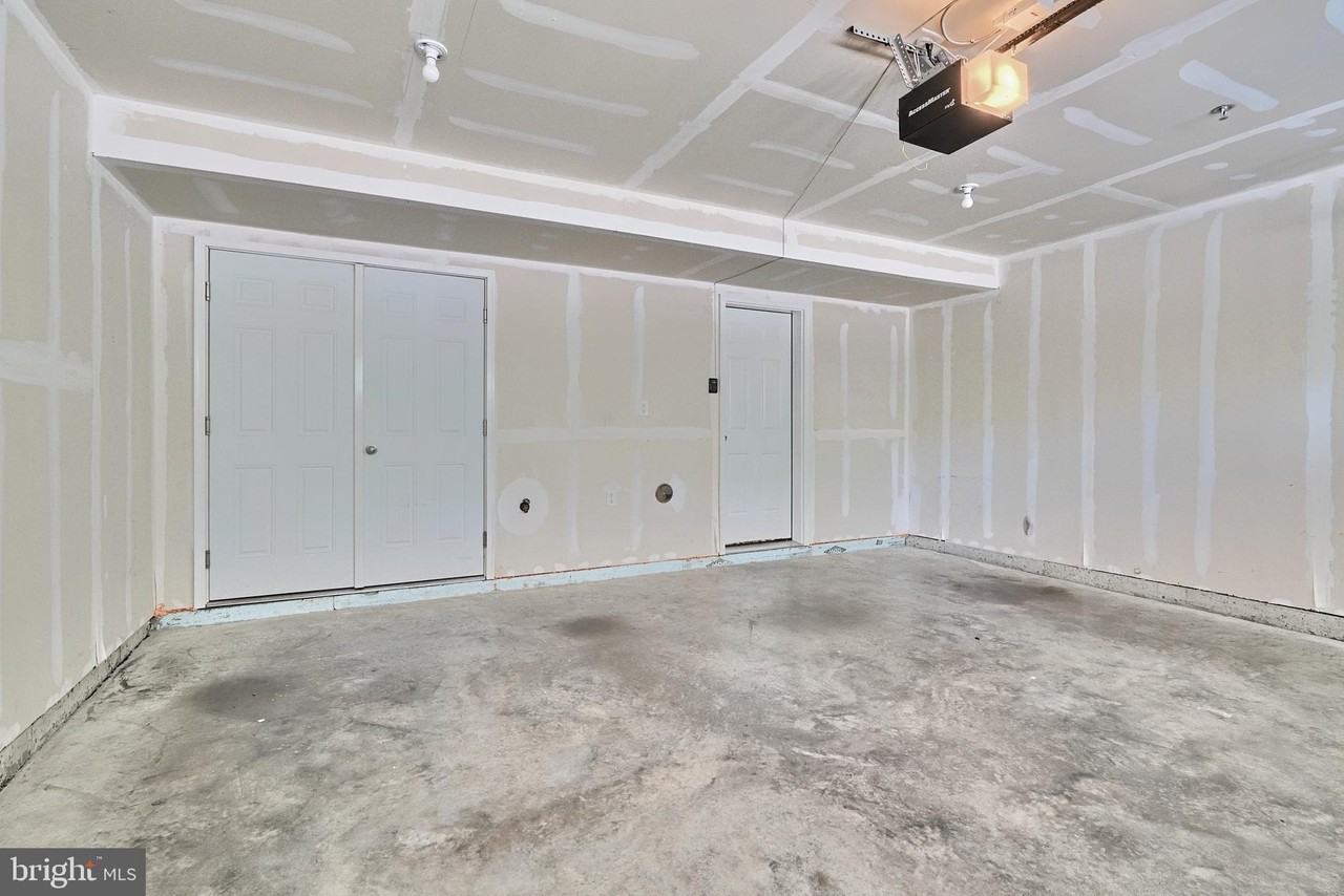 8016 Blue Stream Dr - Photo 3 of 28