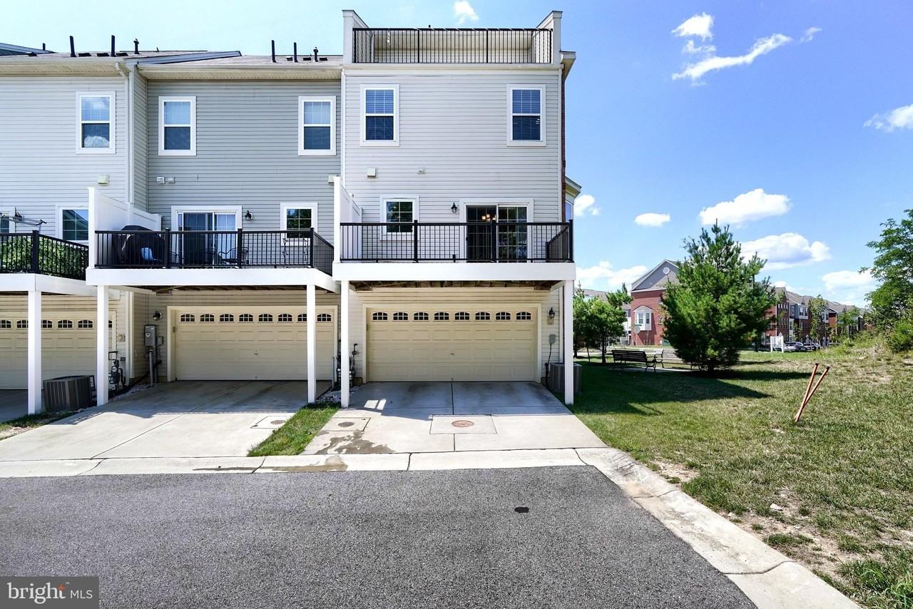 8016 Blue Stream Dr - Photo 4 of 28