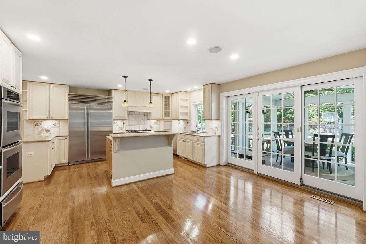 9904 Hall Rd - Photo 5 of 37