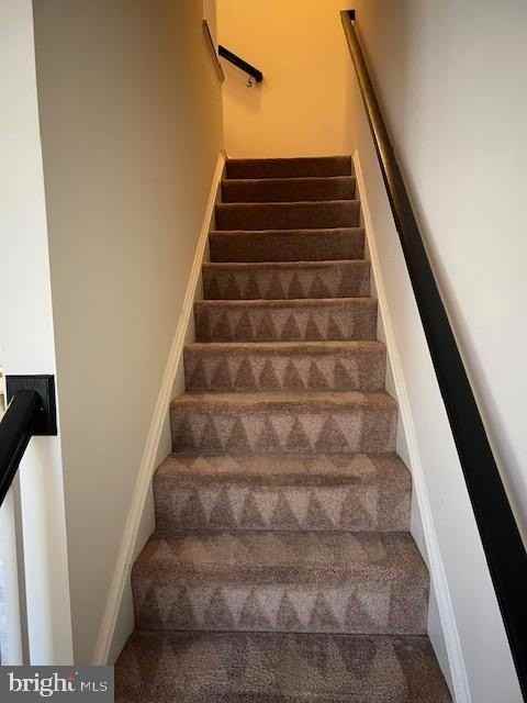 10608 Eastland Cir - Photo 5 of 27