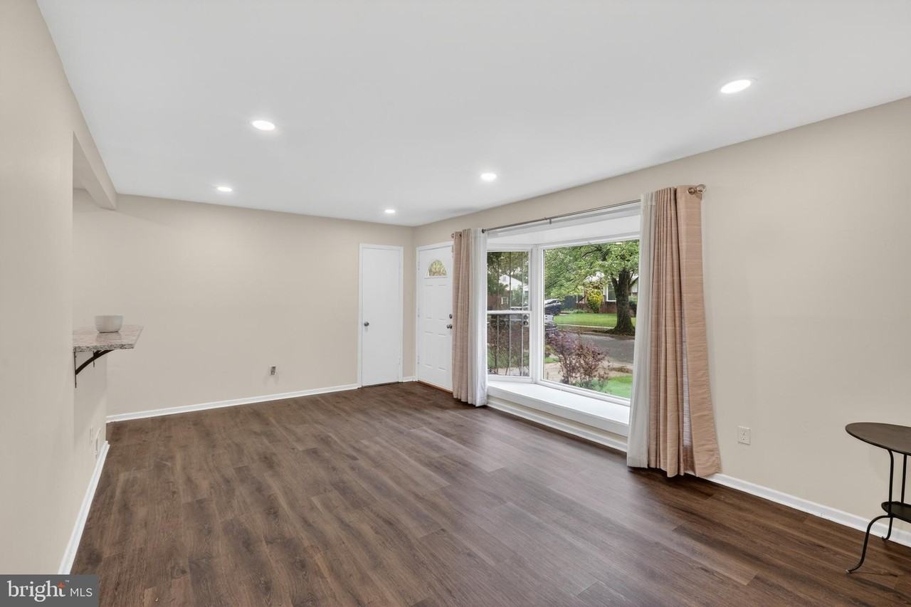 8122 Gavin St - Photo 6 of 16