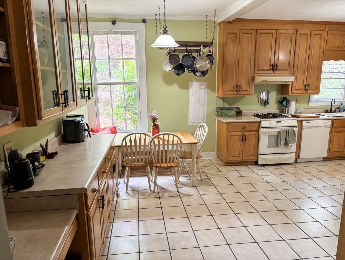 249 Hillcrest Ave #1 - Photo 4 of 18