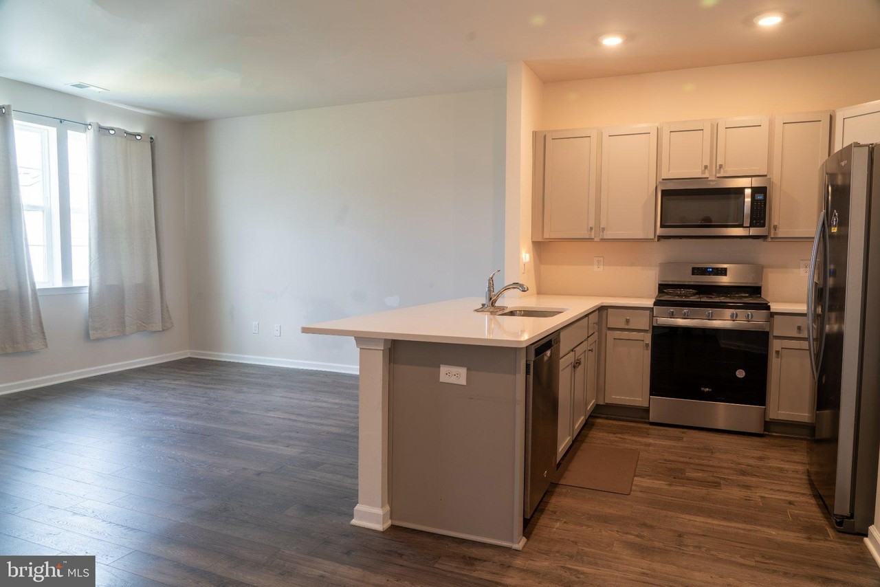 57 Arlotta St - Photo 4 of 17