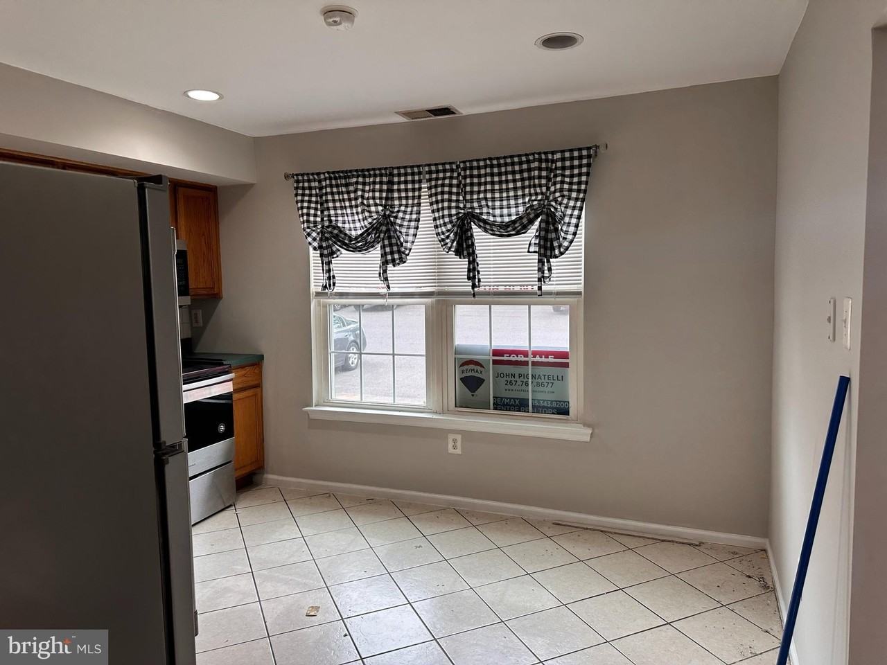 63 Constitution Ave - Photo 4 of 25