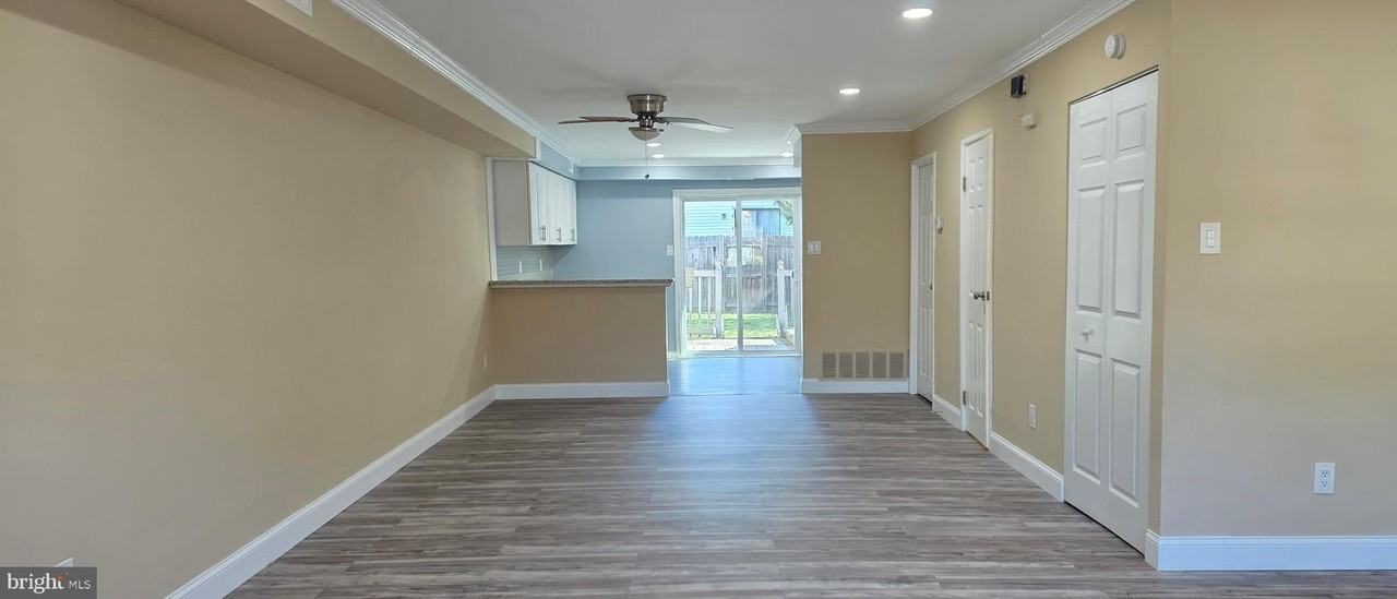 1387 Abbey Way - Photo 3 of 11