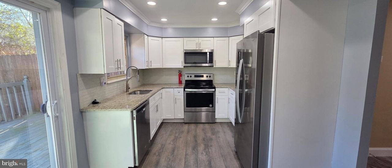 1387 Abbey Way - Photo 4 of 11