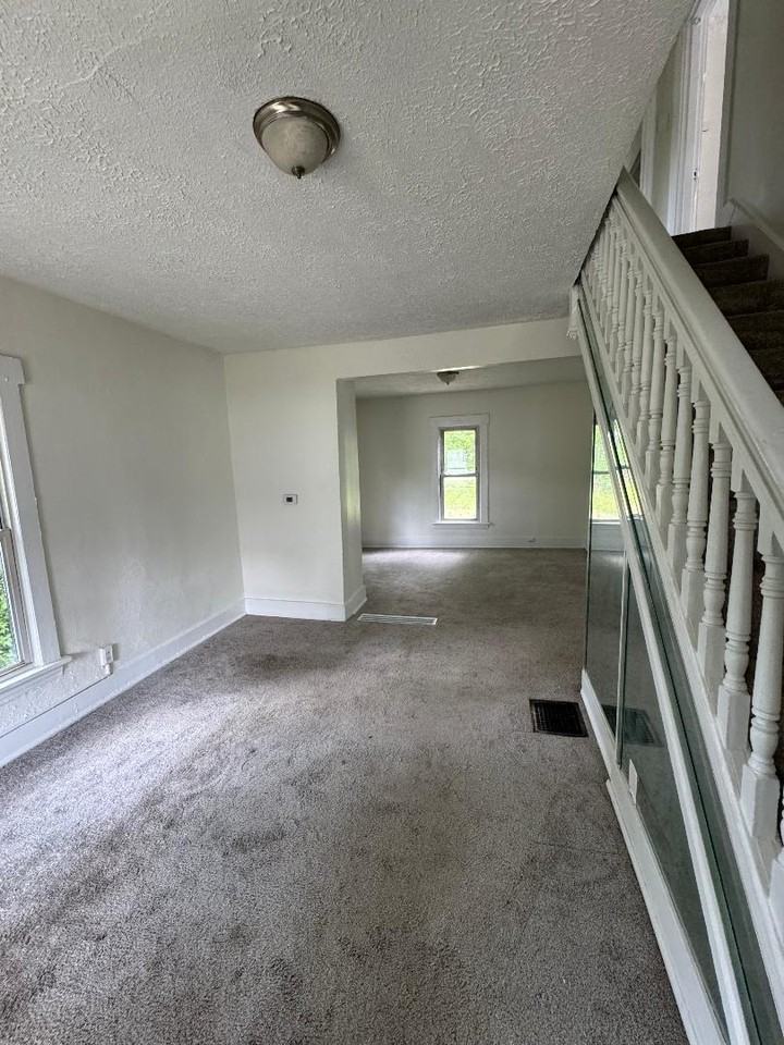 1209 Grove St #1 - Photo 3 of 15
