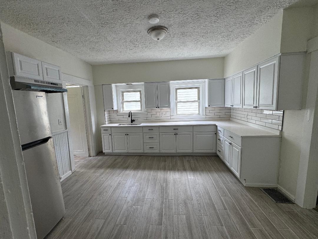 1209 Grove St #1 - Photo 4 of 15