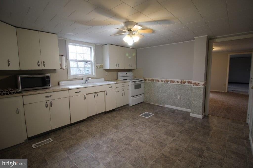 590 Gehman School Rd - Photo 4 of 9