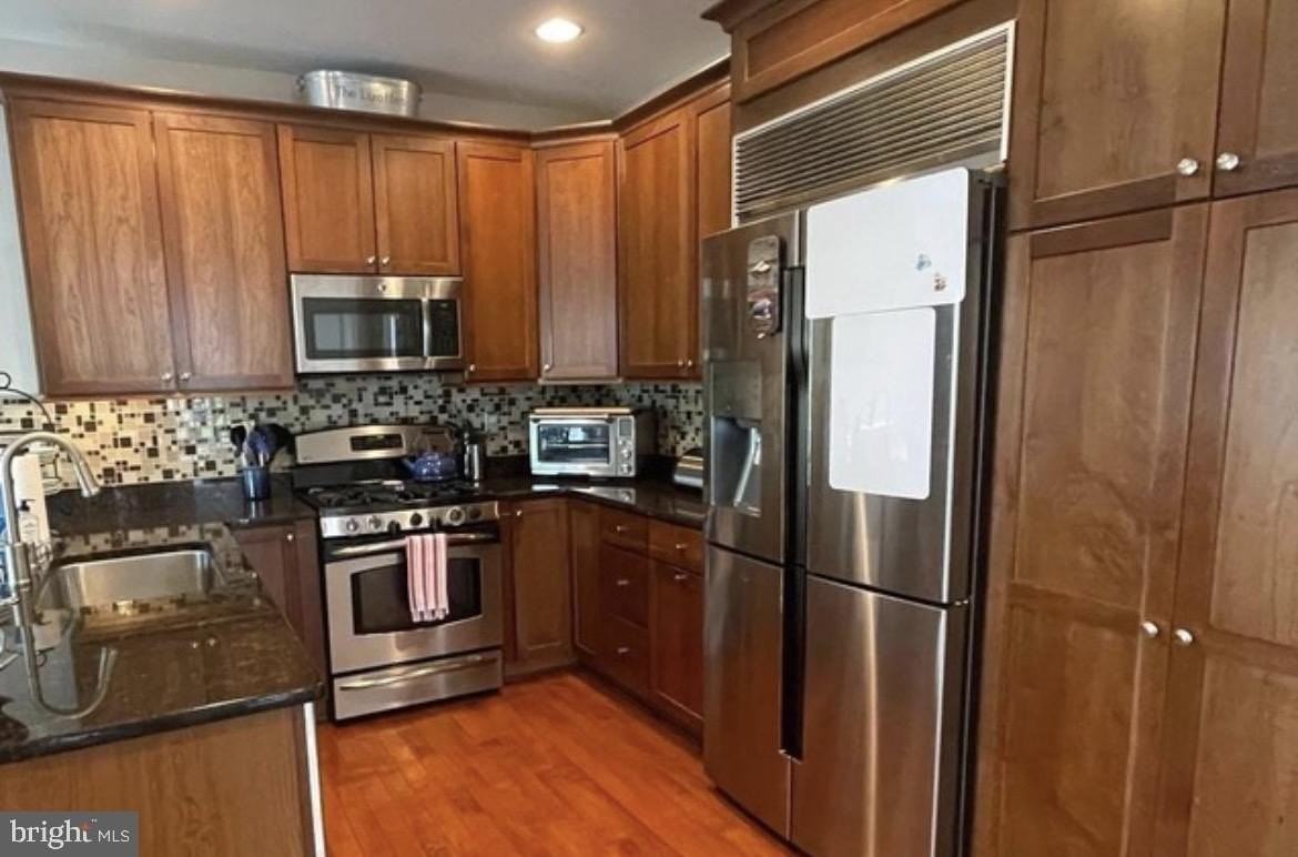 202 Cobblestone Dr - Photo 4 of 15