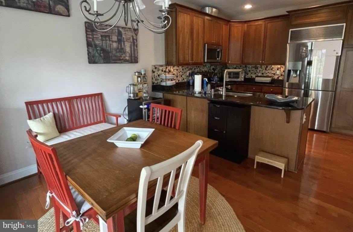 202 Cobblestone Dr - Photo 5 of 15
