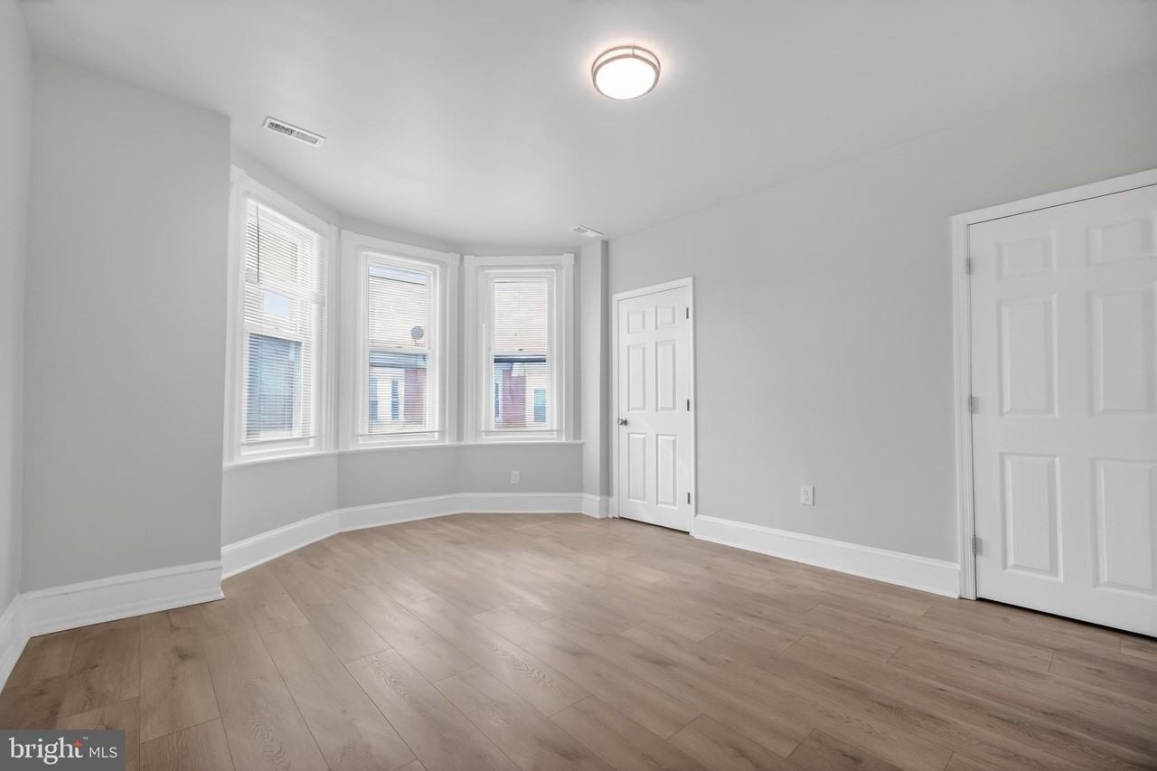 5437 Webster St - Photo 6 of 22