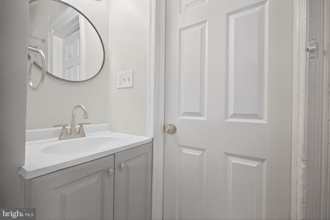5437 Webster St - Photo 7 of 22
