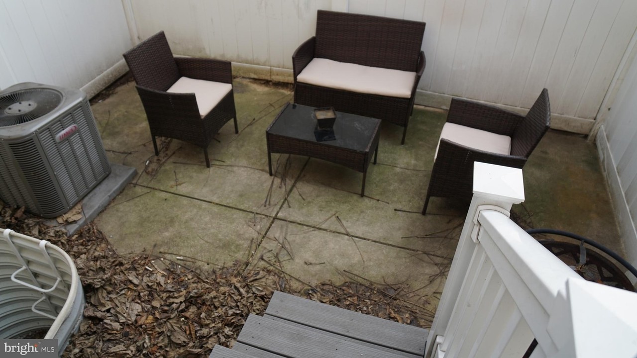 2144 Fernon St - Photo 4 of 14