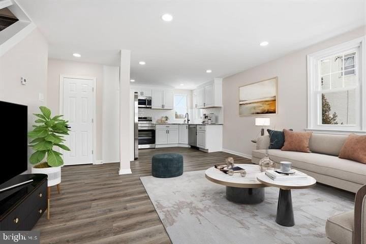 513 Smithfield Ave - Photo 3 of 23