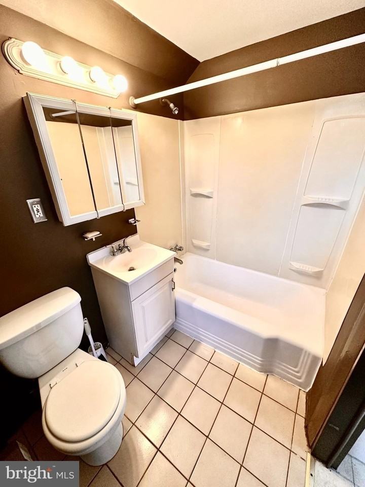 246 W Harvey St #3F - Photo 4 of 12