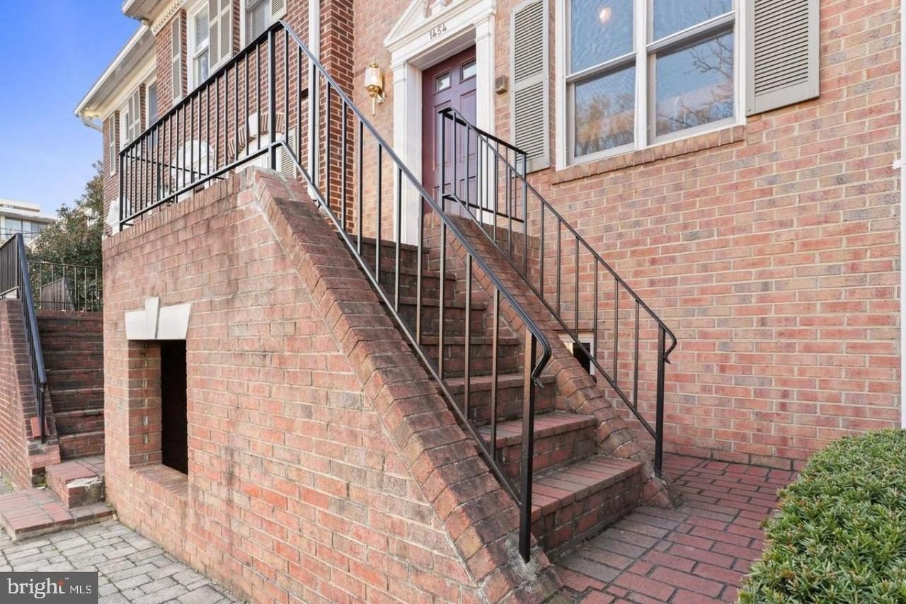 1454 N Quinn St - Photo 2 of 25