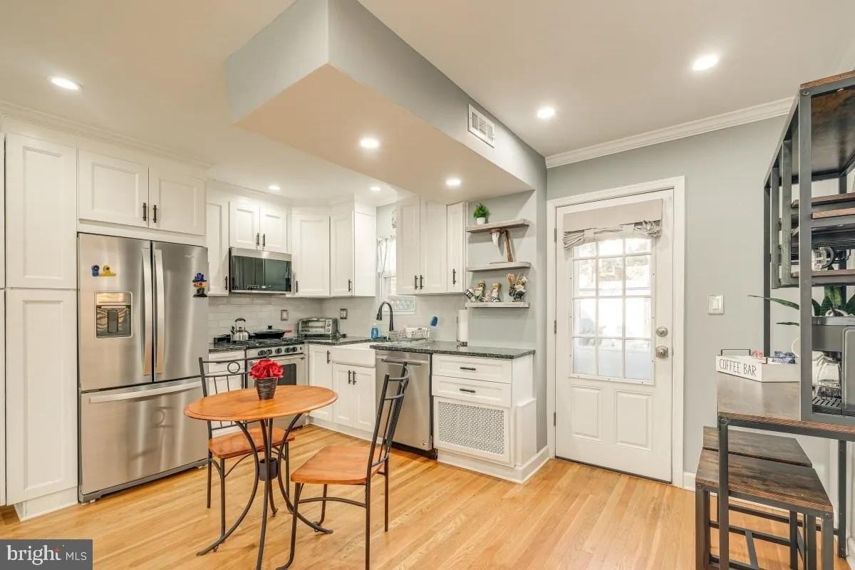 37 S Hudson St - Photo 2 of 20