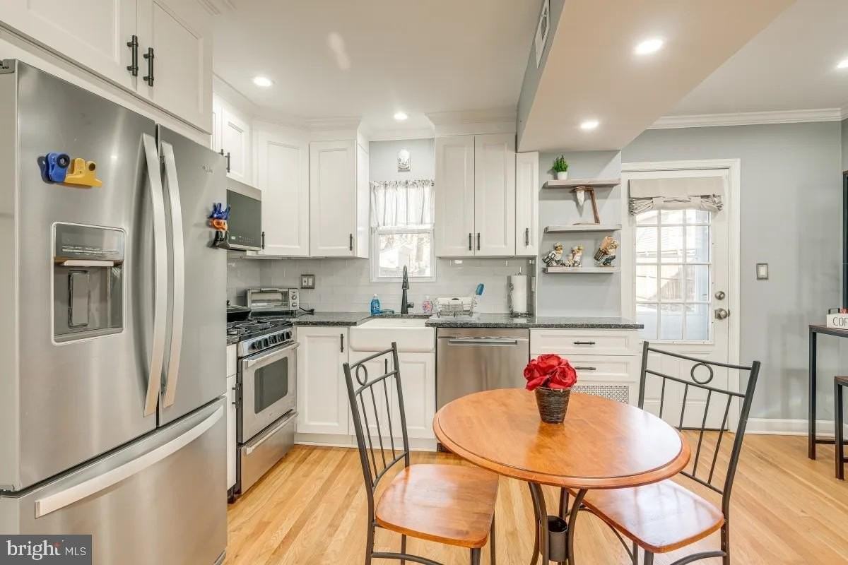 37 S Hudson St - Photo 4 of 20