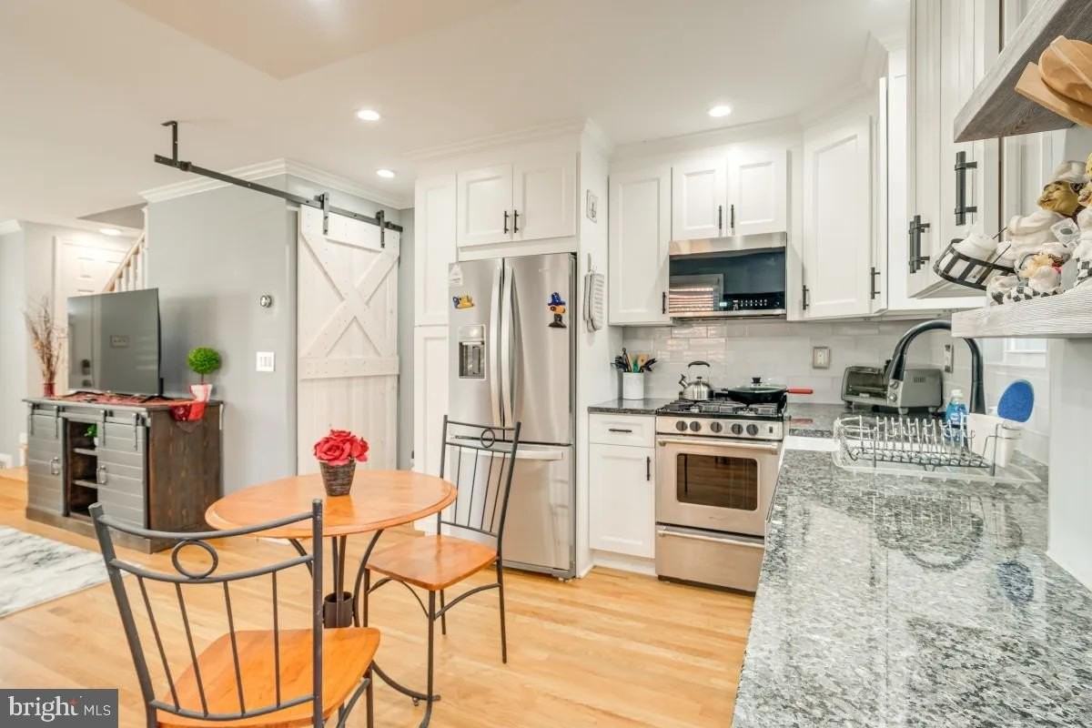 37 S Hudson St - Photo 5 of 20