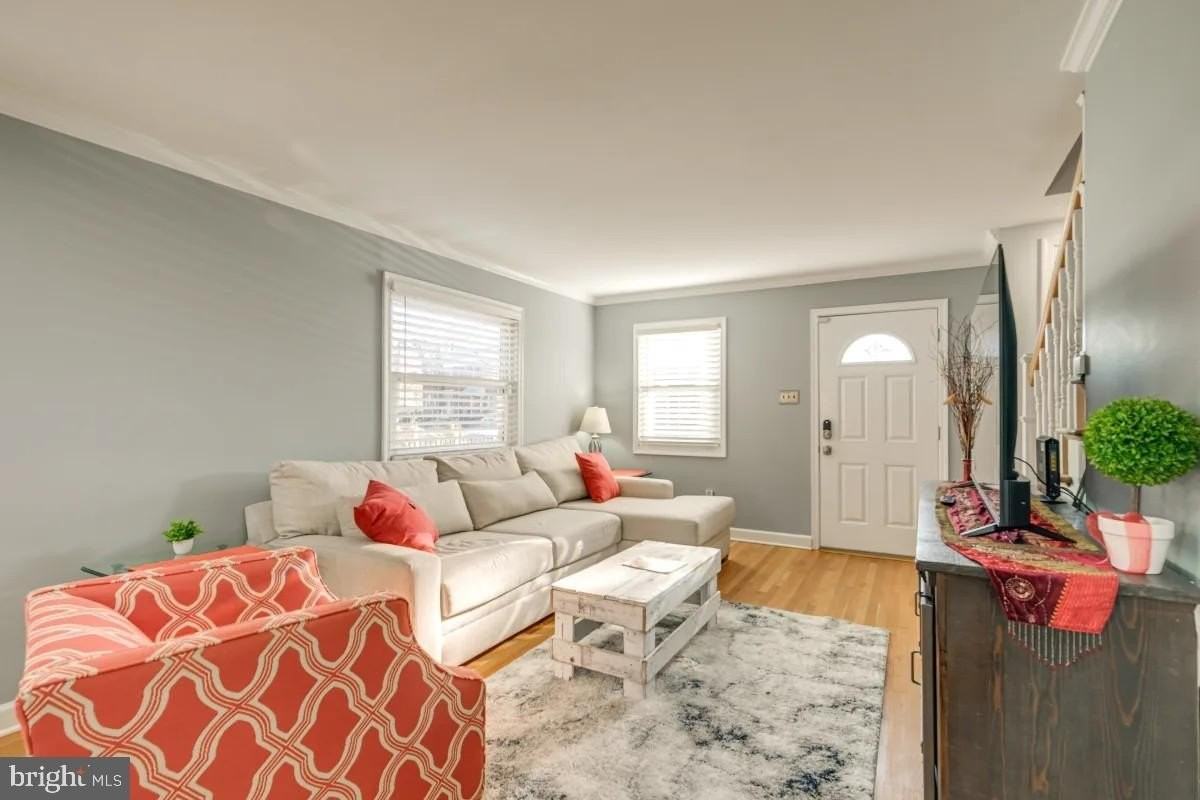 37 S Hudson St - Photo 7 of 20