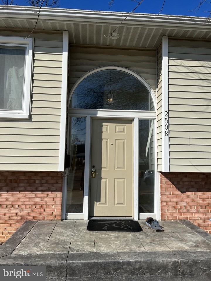 2508 Saint John Pl - Photo 2 of 40
