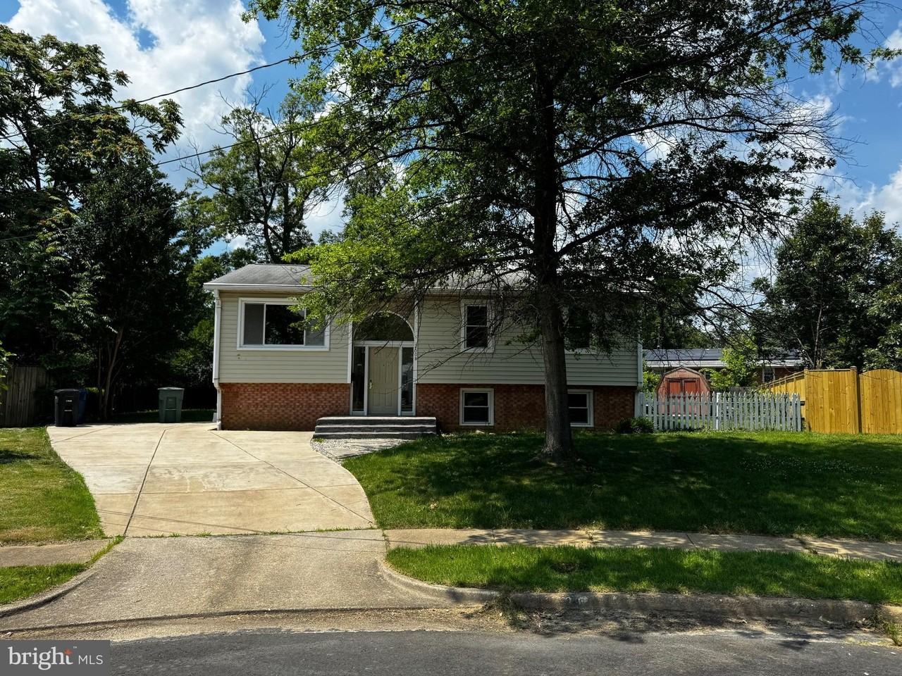 2508 Saint John Pl - Photo 3 of 40
