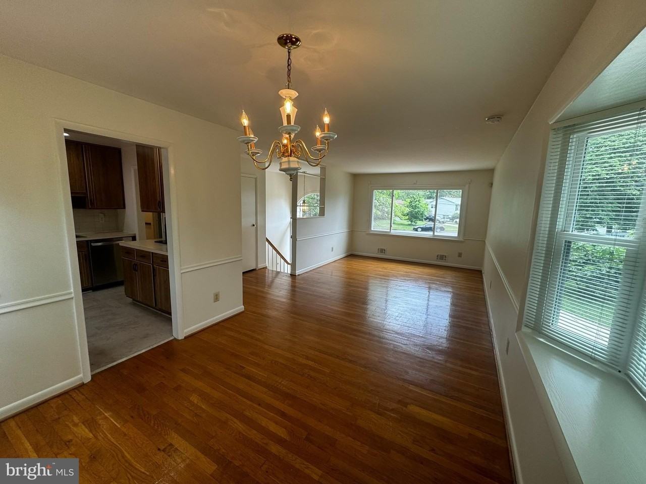 2508 Saint John Pl - Photo 6 of 40