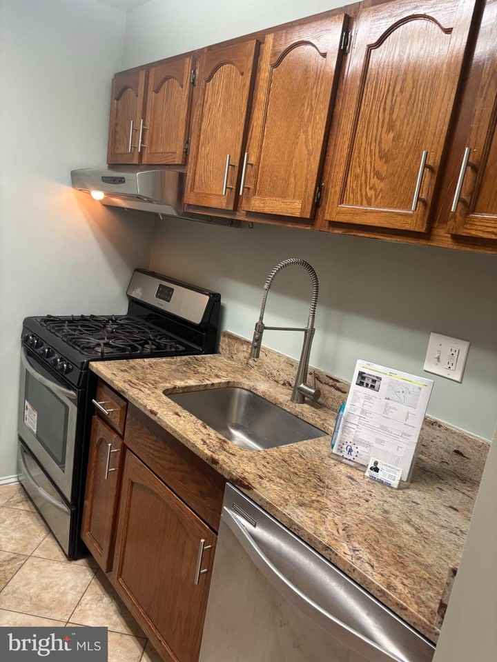 5807 Cove Landing Rd #204 - Photo 3 of 24
