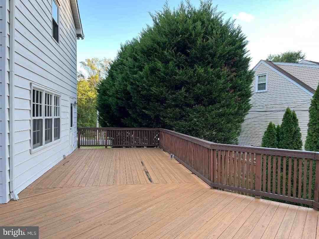 8111 Saxony Dr - Photo 4 of 23