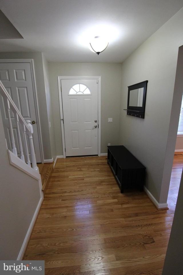 6055 Meyers Landing Ct - Photo 2 of 35