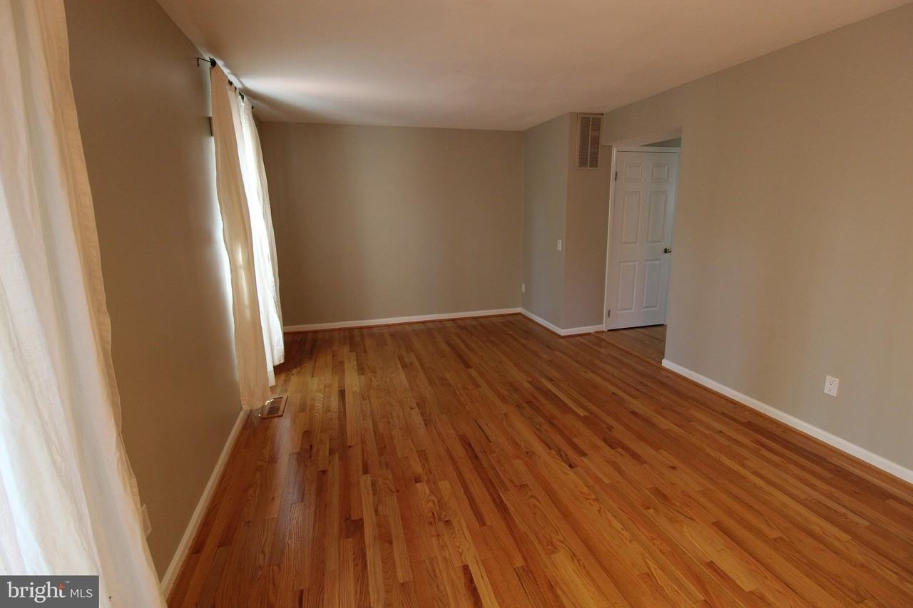 6055 Meyers Landing Ct - Photo 4 of 35