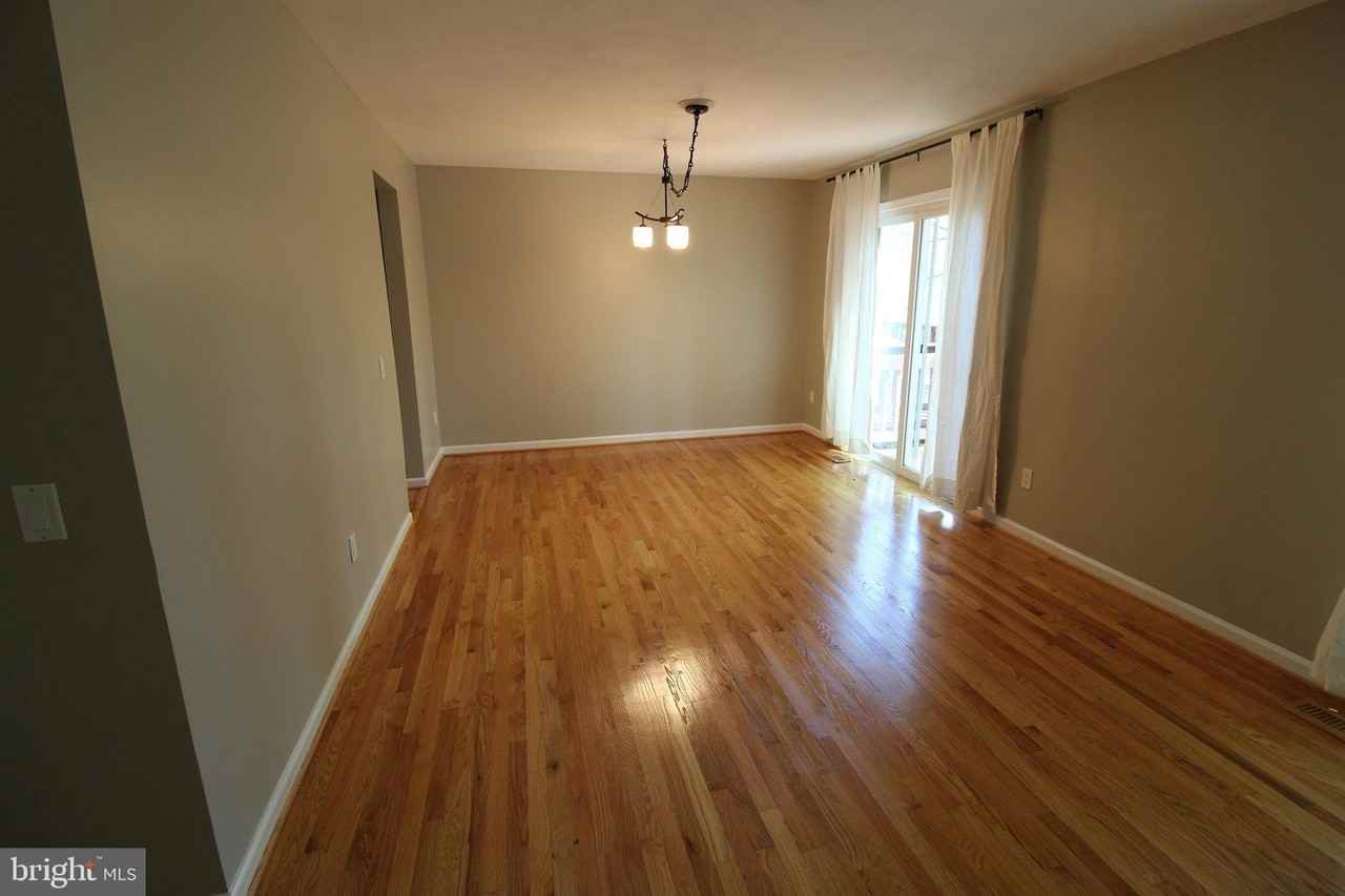 6055 Meyers Landing Ct - Photo 5 of 35