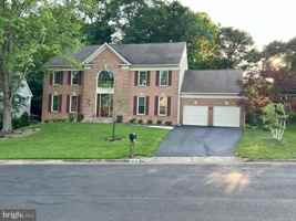featured image of 8530 Oak Chase Cir